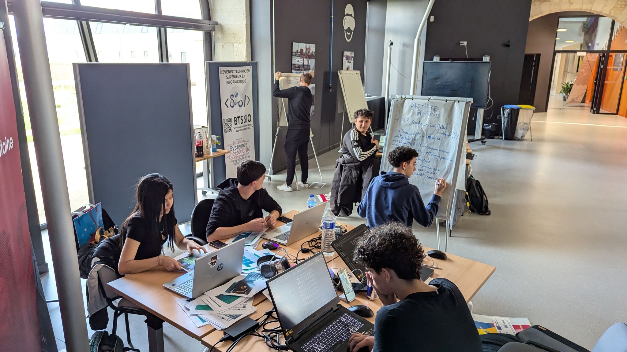 L'équipe en plein travail